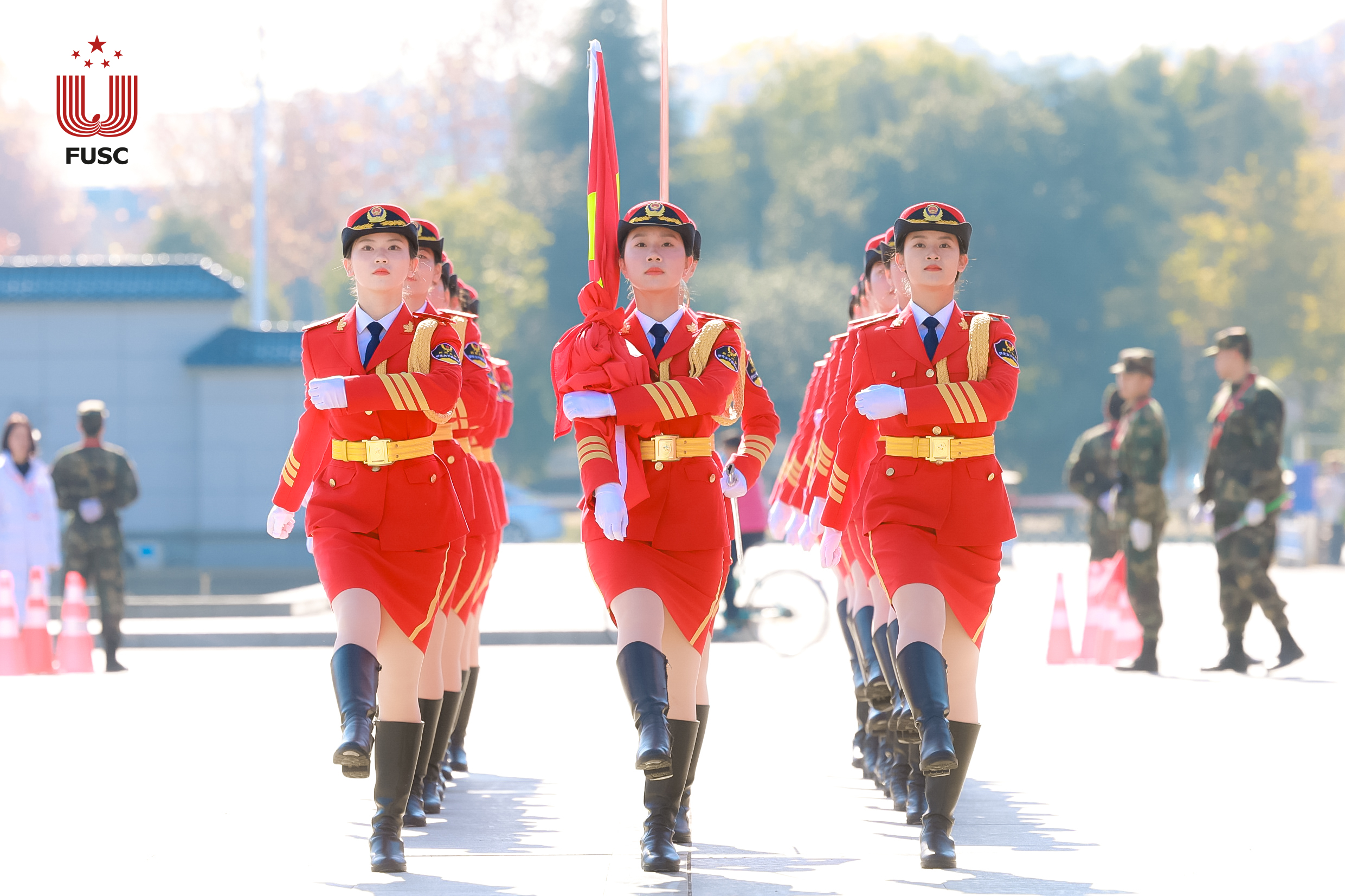 学生女子国旗班在2023年中国大学生国旗护卫队展示赛总决赛中斩获佳绩